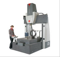 Ultra-high precision coordinate measuring machine