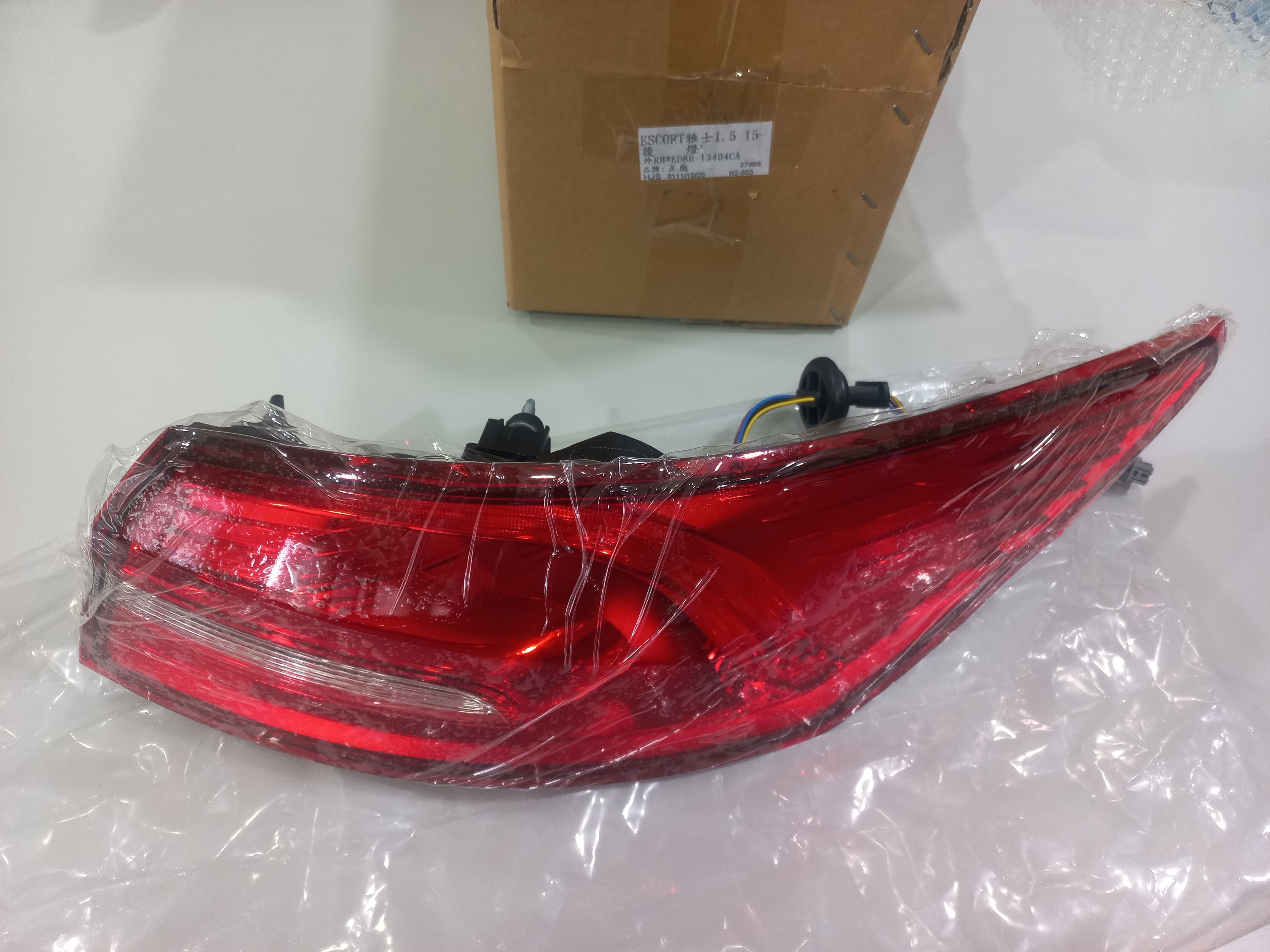 REAR LIGHT For FORD-OE:ED8B-13404-BS-ED8B-13404-BS