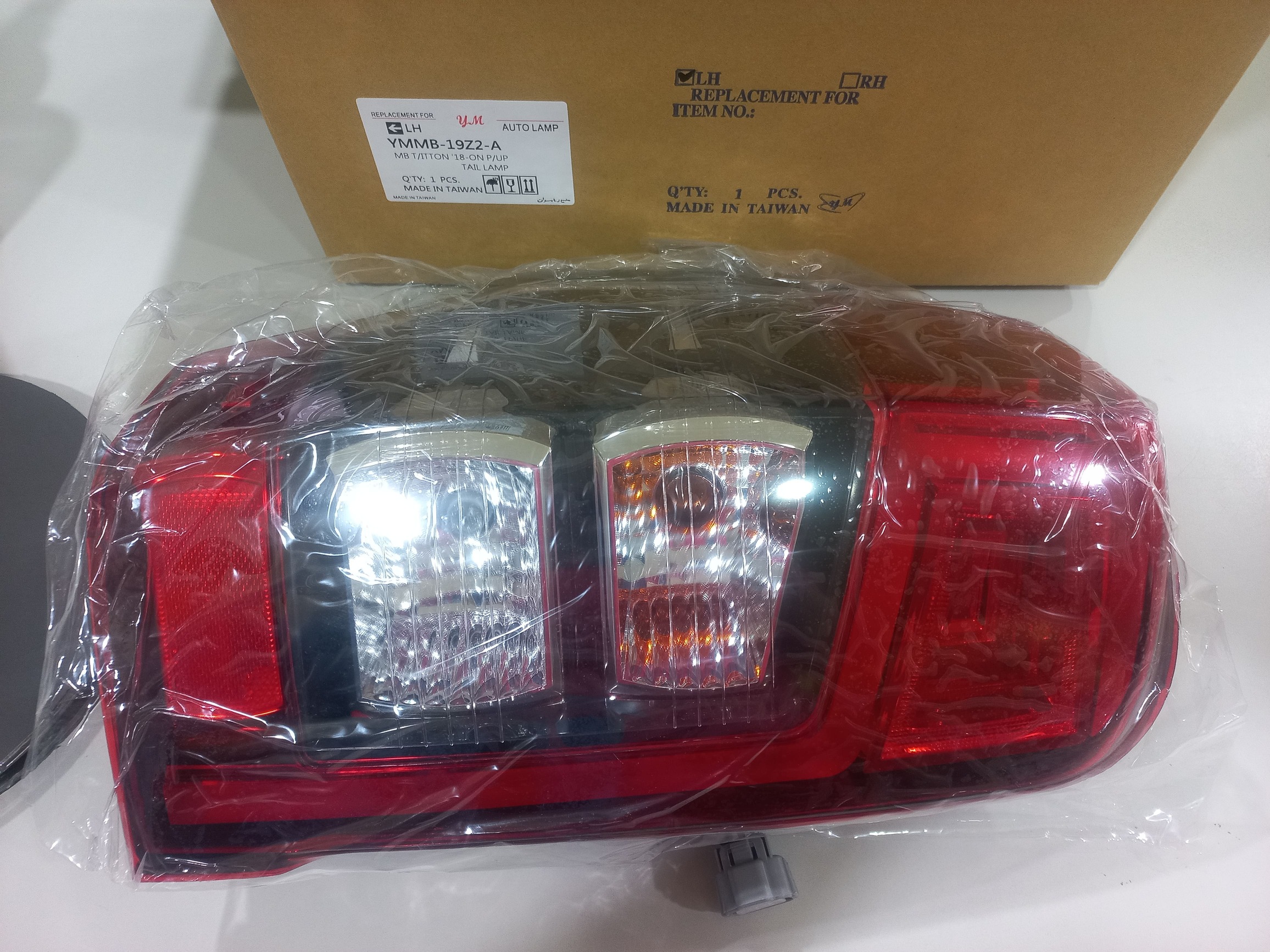 車燈 Rear light LH For MITSUBISHI-OE:8830B214-8830B214