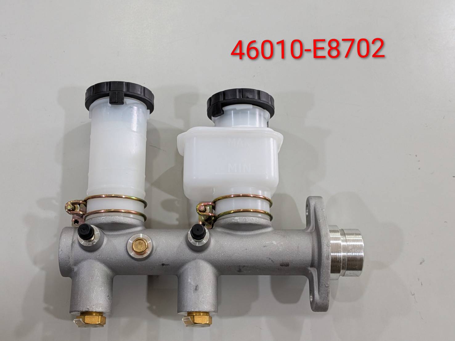 煞車主缸 ／ 制動主缸總成（OE: 46010-E8702）-46010-E8702