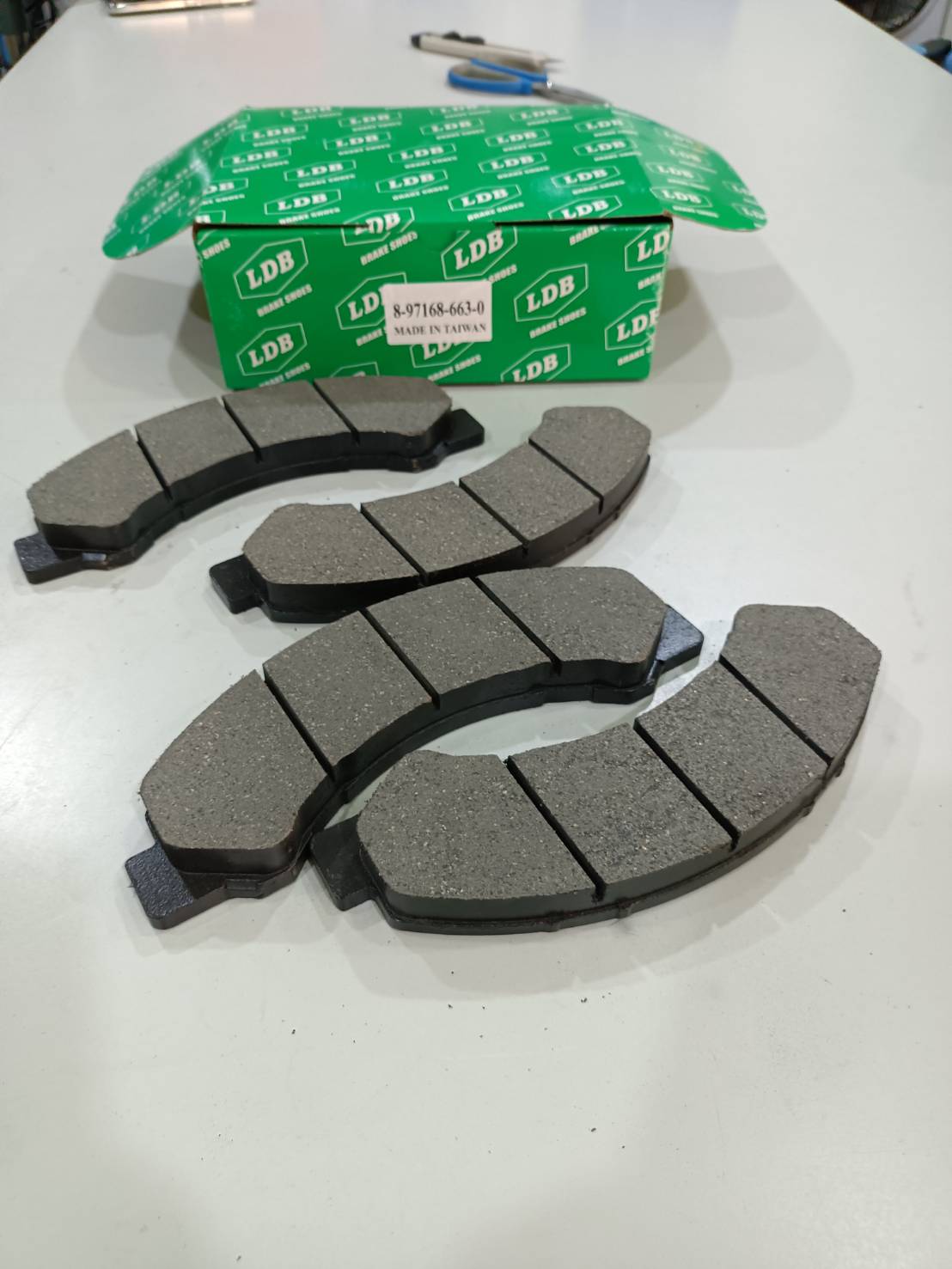 AUTO DISK BRAKE PAD SET FOR ISUZU ELF-OE:8-97168-633-0-8-97168-633-0