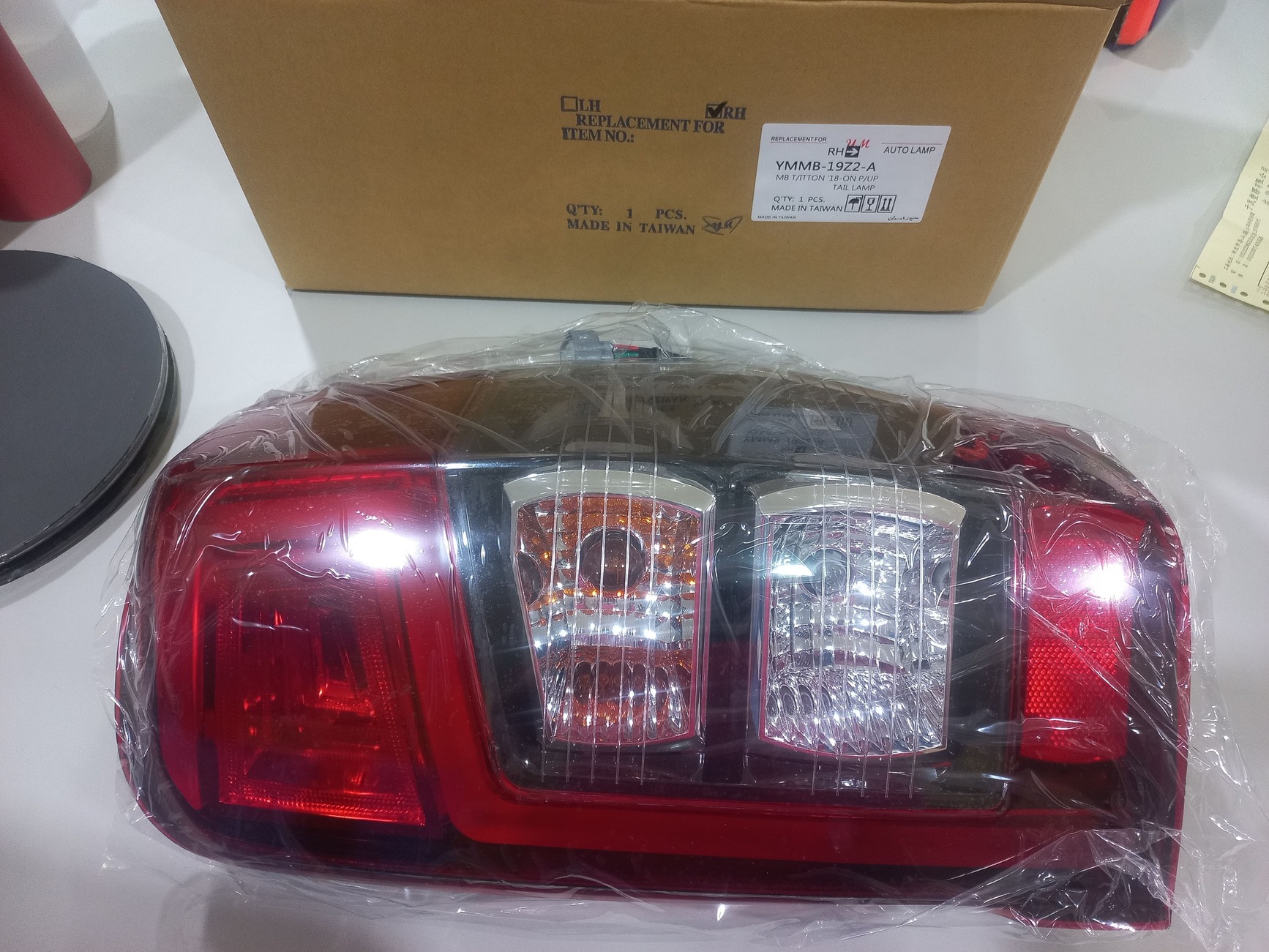 Rear light RH For MITSUBISHI-OE:8830B214-8830B214